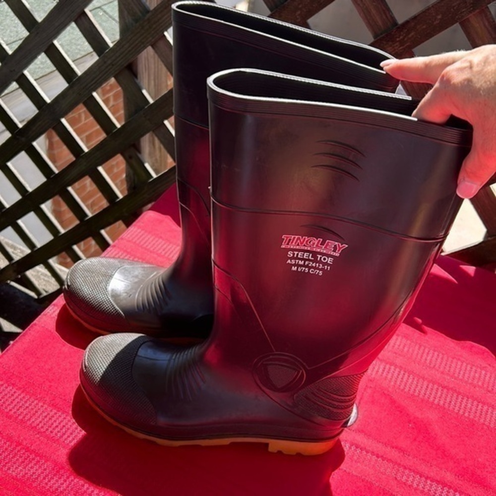 Tingley Steel toe industrial rubber boots. Men’s size 7. Women’s size 9